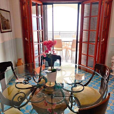 Casa La Scogliera Lägenhet Praiano Exteriör bild