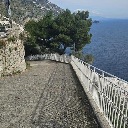 Casa La Scogliera Lägenhet Praiano Exteriör bild