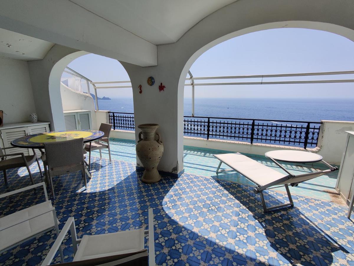 Casa La Scogliera Lägenhet Praiano Exteriör bild