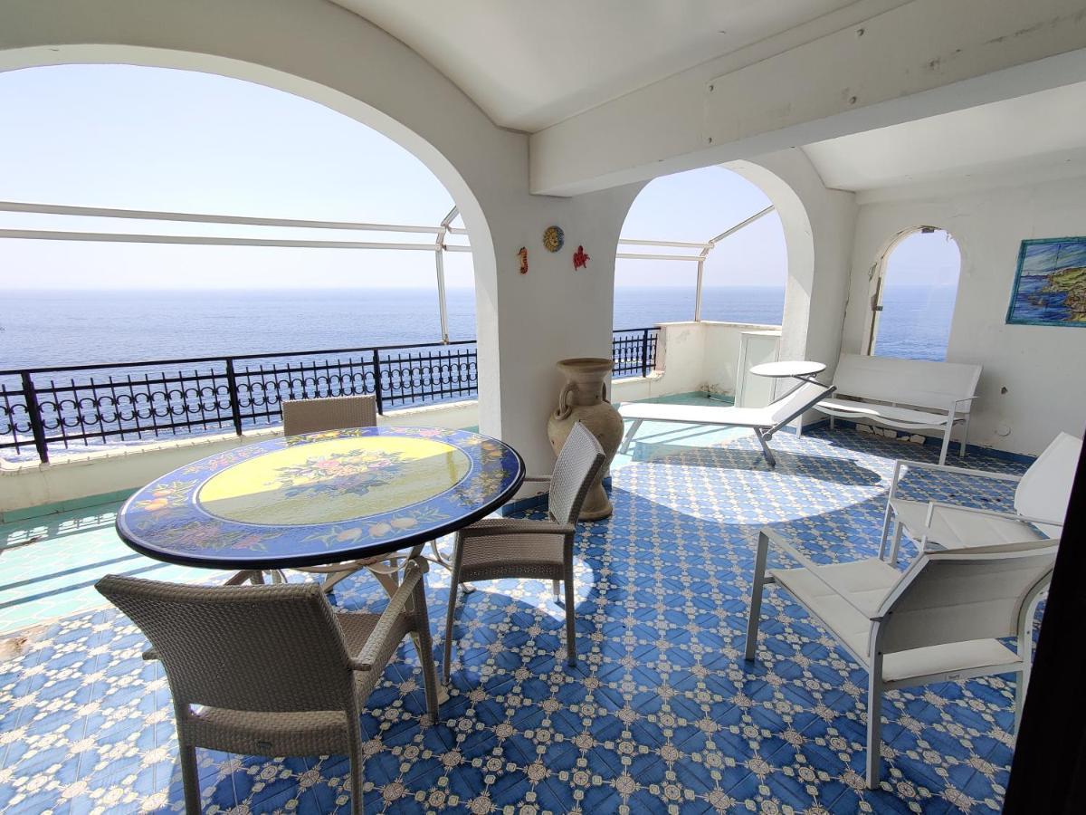Casa La Scogliera Lägenhet Praiano Exteriör bild