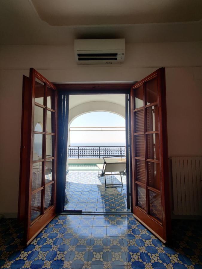 Casa La Scogliera Lägenhet Praiano Exteriör bild