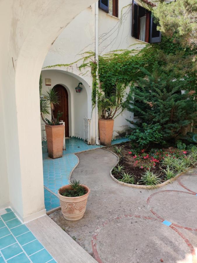 Casa La Scogliera Lägenhet Praiano Exteriör bild
