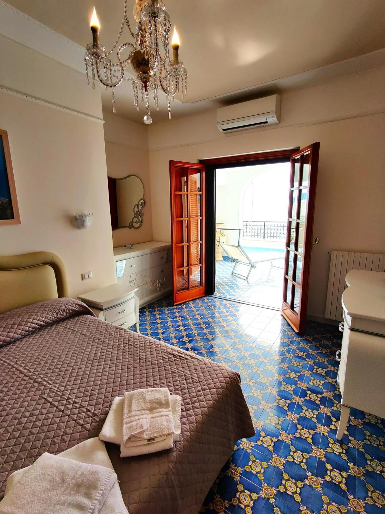 Casa La Scogliera Lägenhet Praiano Exteriör bild