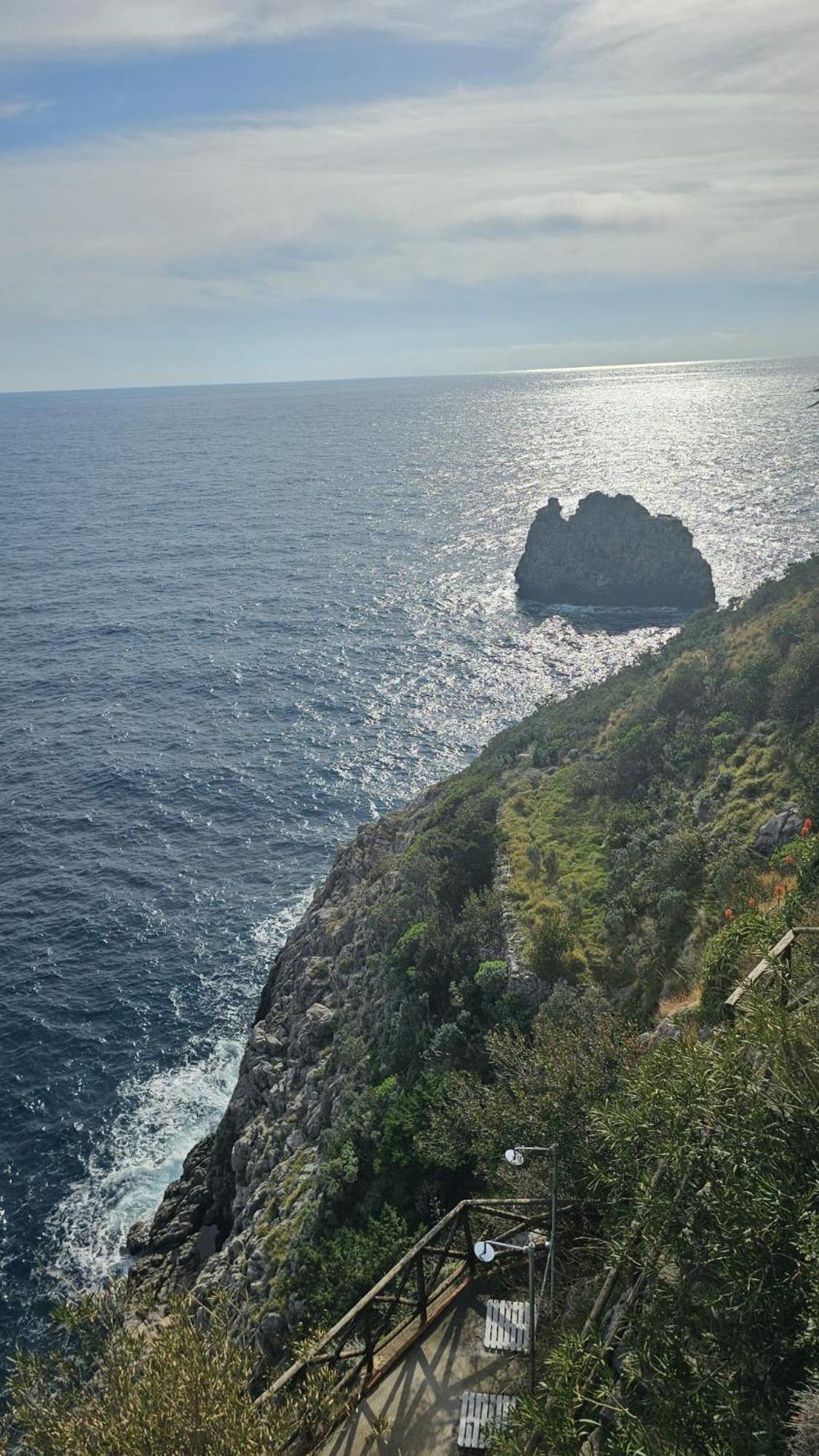 Casa La Scogliera Lägenhet Praiano Exteriör bild