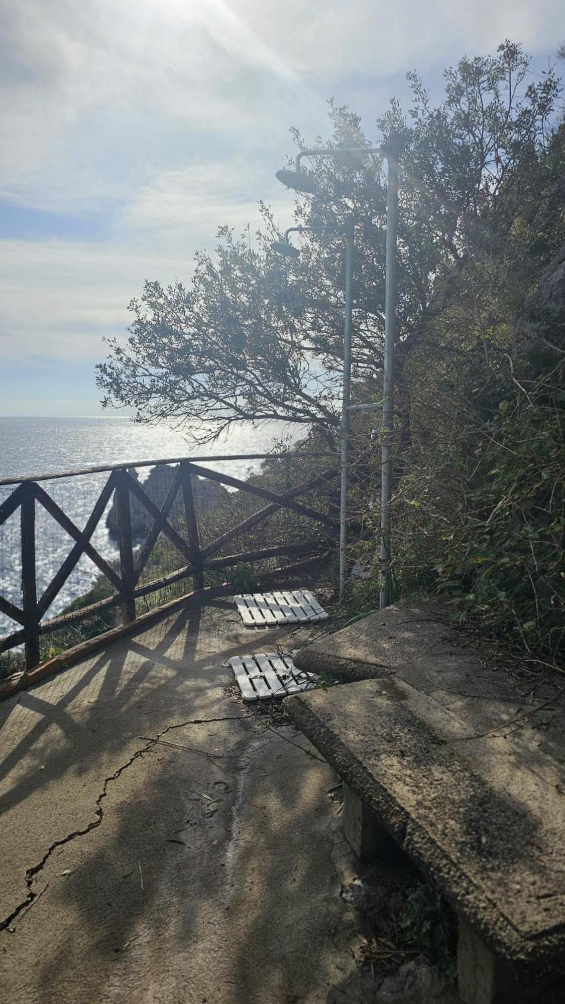 Casa La Scogliera Lägenhet Praiano Exteriör bild