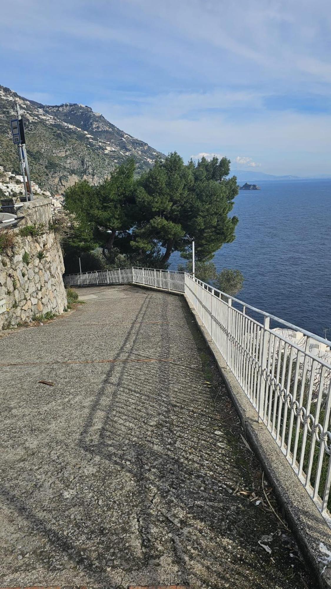 Casa La Scogliera Lägenhet Praiano Exteriör bild